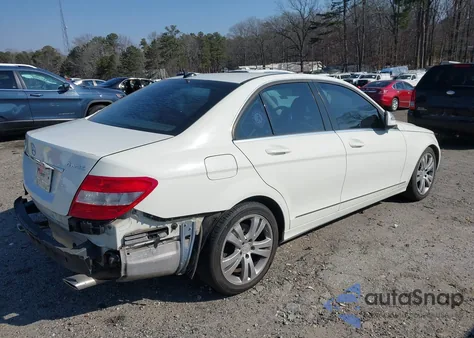 2009 Mercedes-Benz C 300 Luxury 4Matic z USA, uszkodzony, nr VIN WDDGF81XX9R065265